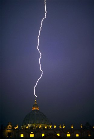lightning strikes st peters basilica